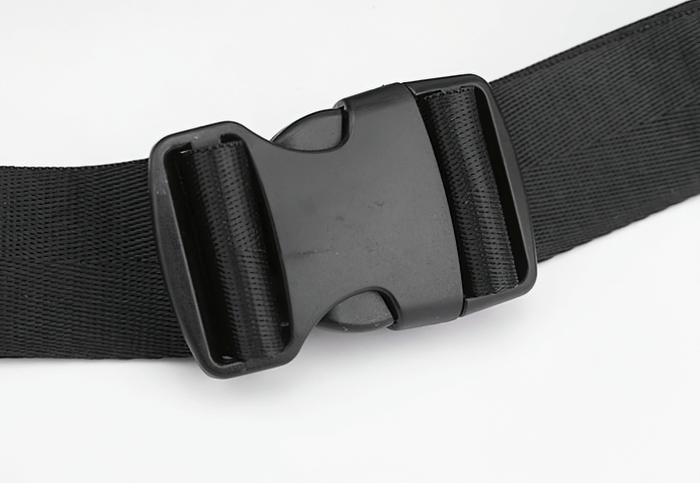 Close-up of a black buckle on the Sports Men's Waterproof Crossbody Chest Bag SF1226, showcasing durability and design detail.